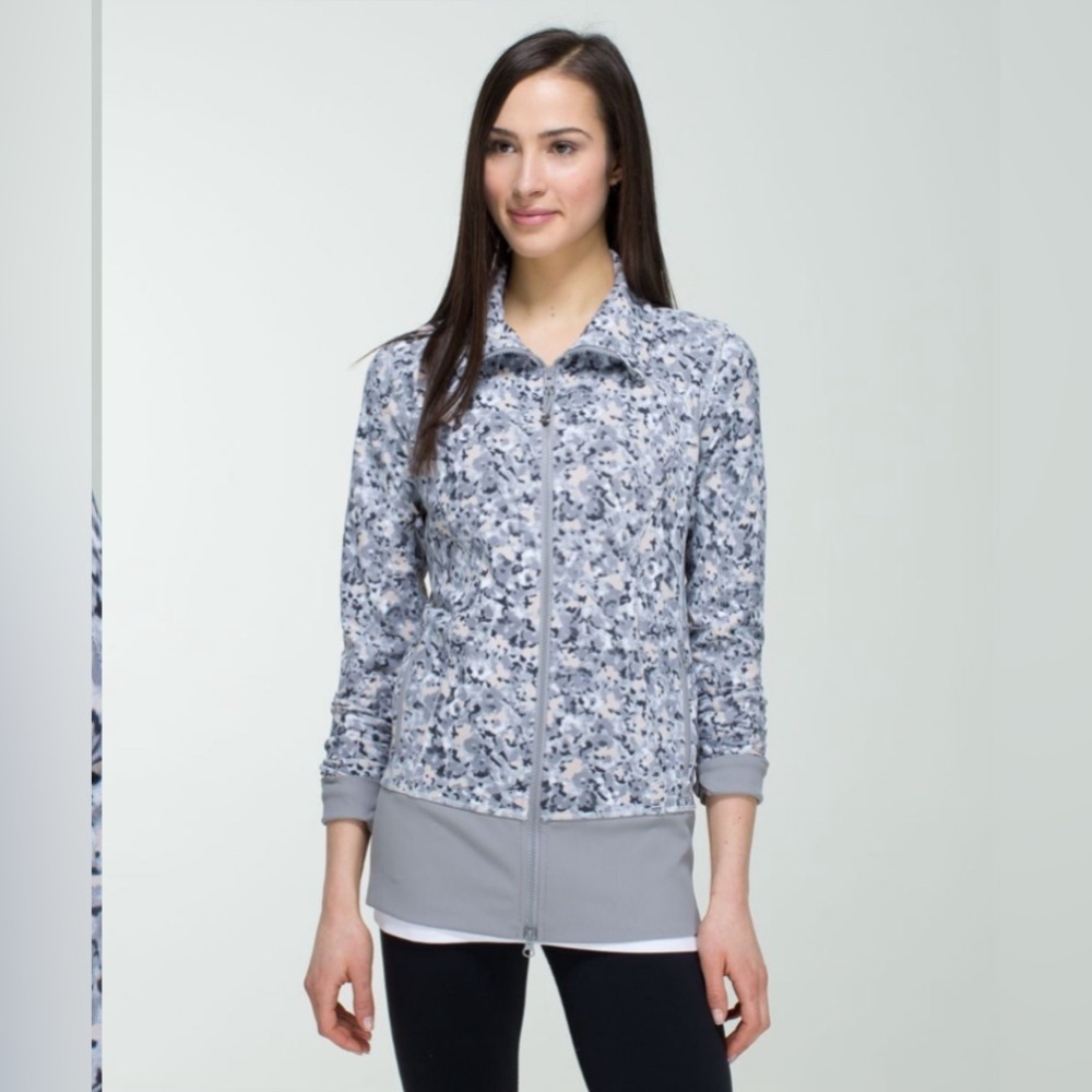 Lululemon || Nice Asana Jacket Not So Petite Fleur Silver Spoon Gray 8 C4